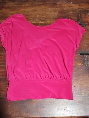 White House Black Market Fuchsia Short Sleeve Blouson Top